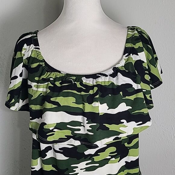 Absolutely ❤️ it!! Green Black & White Camouflage Dress Ruffle Neckline 2X NWT - Picture 2 of 10